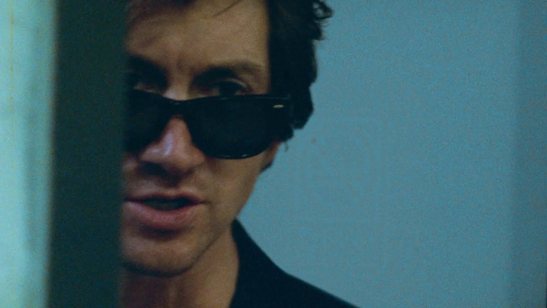 Arctic Monkeys estrena el videoclip de “Sculptures Of Anything Goes”