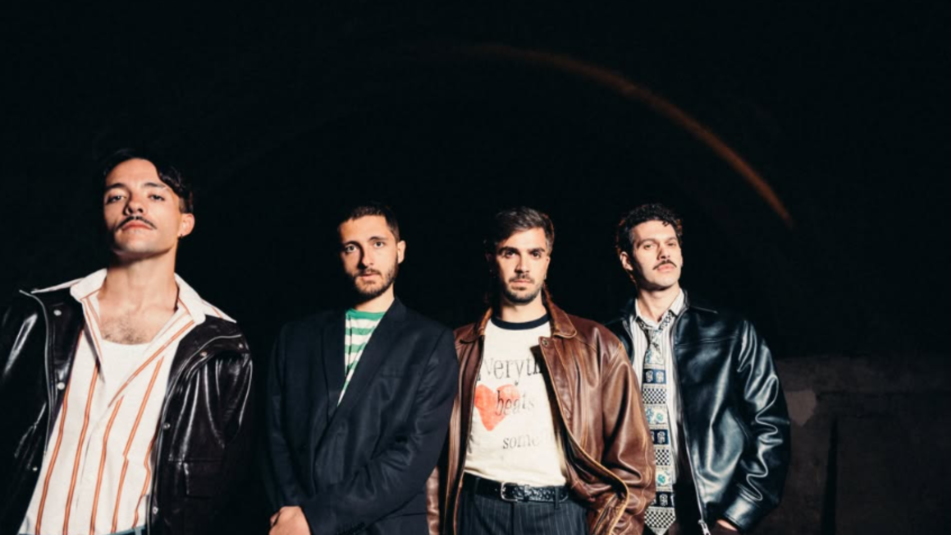 Arde Bogotá construye un corazón contra la soledad en ‘Manufacturas del Club de la Gente Sola’